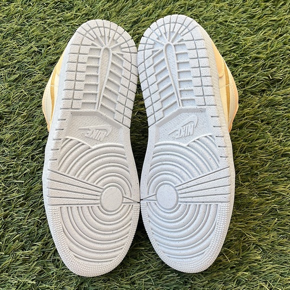 Air Jordan 1 Low SE - Picture 5 of 5